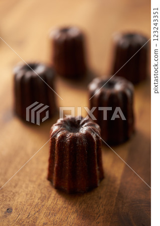 Canelé de Bordeaux Western sweets image Canelé de Bordeaux Western sweets image 123243351