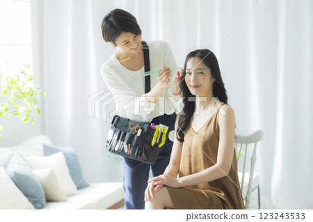 攝影師、模特兒、髮型和化妝拍攝 123243533