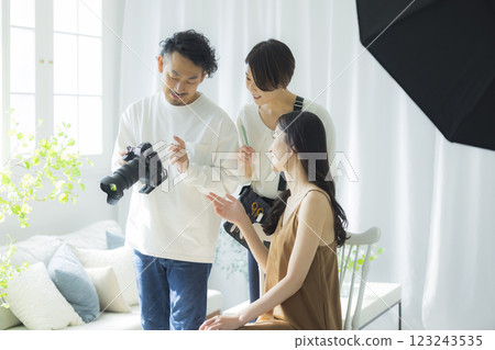 攝影師、模特兒、髮型和化妝拍攝 123243535