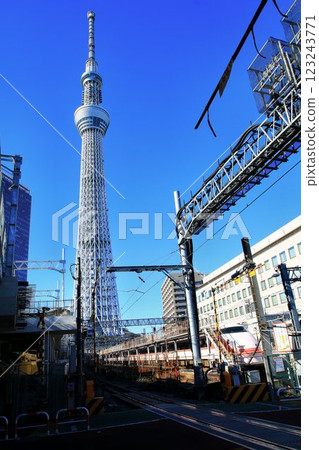 從明治時代開始運行的鐵路線~即將廢除的「不開放鐵路道口」…伊勢崎線第2號鐵路道口(下行線) 從明治時代開始運行的鐵路線~即將廢除的「不開放鐵路道口」…伊勢崎線第2號鐵路道口(下行線) 123243771