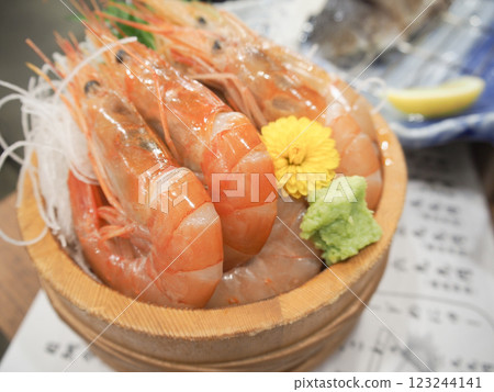 Delicious shrimp sashimi 123244141