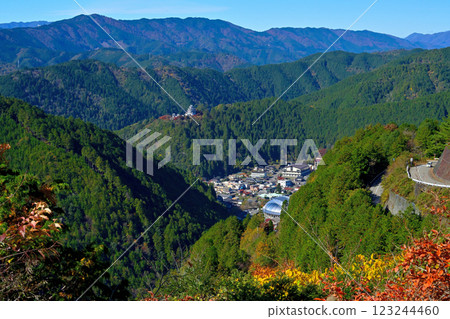 Mino Province, Gujo Hachiman Castle, "The castle tower is on fire", blue sky and autumn leaves Mino Province, Gujo Hachiman Castle, "The castle tower is on fire", blue sky and autumn leaves 123244460