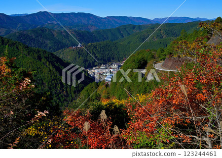 Mino Province, Gujo Hachiman Castle, "The castle tower is on fire", blue sky and autumn leaves Mino Province, Gujo Hachiman Castle, "The castle tower is on fire", blue sky and autumn leaves 123244461