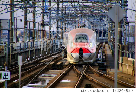 Spring is approaching and we are waiting for the snow to melt as we travel the Mutsu region... "Komachi" E6 series train at Morioka Station 123244939
