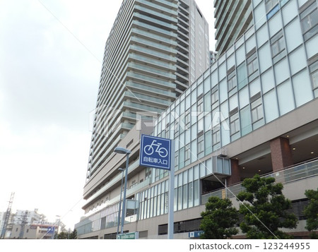 車站前的自行車入口標誌 123244955