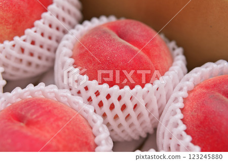 Peaches (Hakuho) from Gifu Prefecture in a cardboard box 123245880