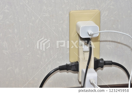電費單、章魚狀佈線、節能影像 電費單、章魚狀佈線、節能影像 123245958