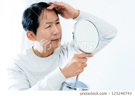 Middle-aged man who cares about hair 123246743