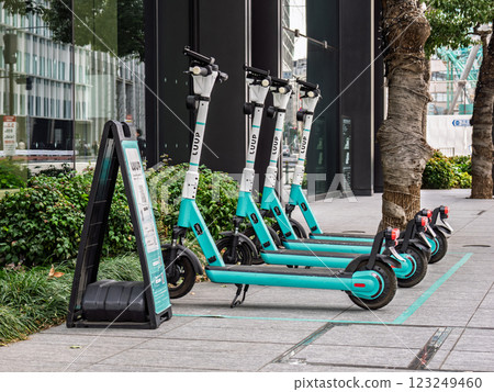 [LUUP] 電動輔助自行車和電動滑板的共享服務，可使用智慧型手機預訂和付款 123249460