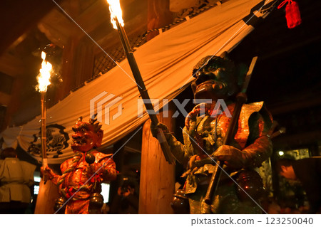 Masuiyama Zuigan Demon-Exorcism Ceremony: Red and blue demons dancing with torches in the dark 123250040