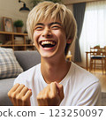 金髮日本男子大笑 123250097