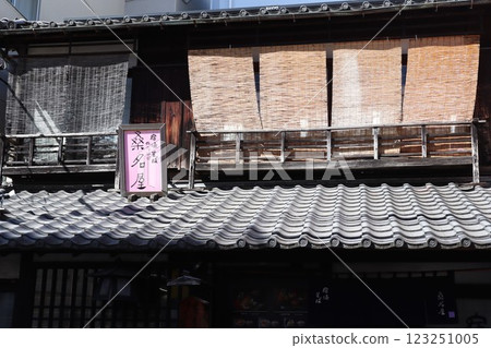 Hodogaya Post Town Kuwanaya 123251005