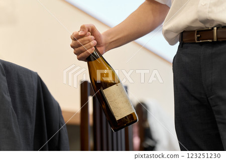 喝醉後變得暴力的男人 喝醉後變得暴力的男人 123251230