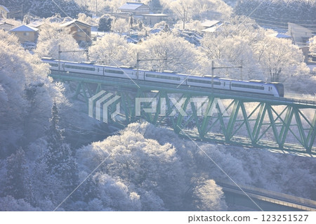 Chuo Line express train crossing the snowy Torisawa Bridge Chuo Line express train crossing the snowy Torisawa Bridge 123251527