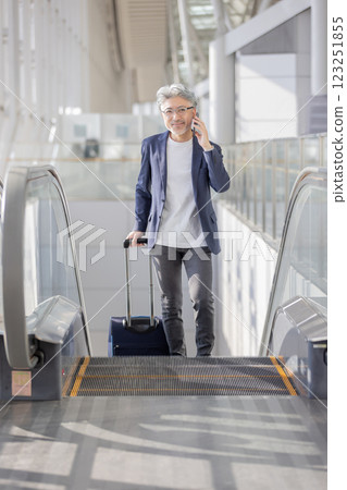 Middle-aged man, airport, travel (property release obtained & facility inspection passed material) 123251855