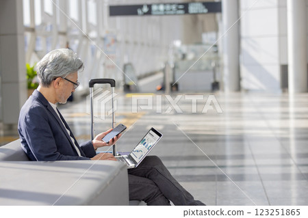 Middle-aged man, airport, travel (property release obtained & facility inspection passed material) 123251865