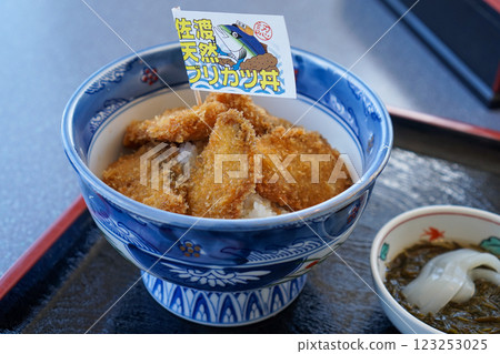 佐渡天然鰤魚排蓋飯 佐渡天然鰤魚排蓋飯 123253025