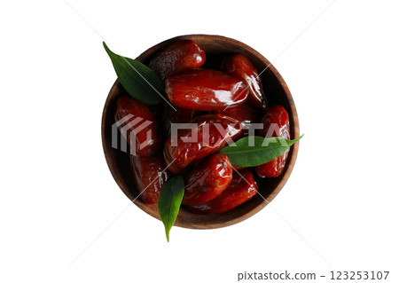 Dried dates in a wooden bowl, top view, close up, isolated on white background, PNG Dried dates in a wooden bowl, top view, close up, isolated on white background, PNG 123253107