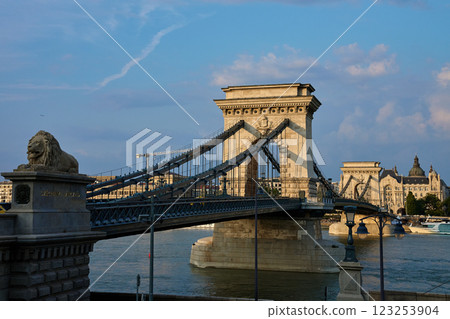 Szechenyi Chain bridge in Budapest at Sunset. Famous bridge over Danube river connecting Buda and Pest. Historical architecture in Hungary 123253904