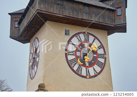 Famous Grazer Uhrturm clock tower with golden hands in Graz, Austria Famous Grazer Uhrturm clock tower with golden hands in Graz, Austria 123254005