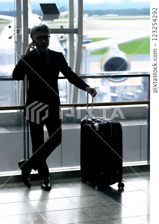 Middle-aged man, airport, business trip (property release obtained & facility inspection passed material) Middle-aged man, airport, business trip (property release obtained & facility inspection passed material) 123254292