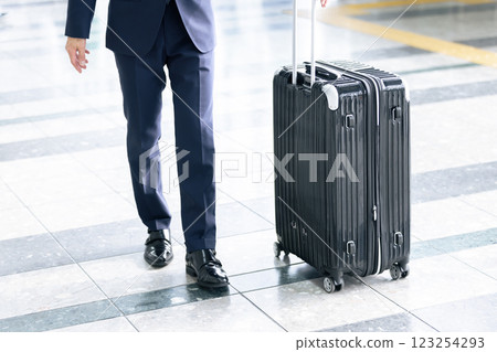 Businessman Airport Business Trip Business Image (Property Release Obtained & Facility Inspection Passed Material) Businessman Airport Business Trip Business Image (Property Release Obtained & Facility Inspection Passed Material) 123254293
