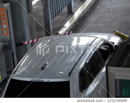 ETC lane collision ETC lane collision 123256009