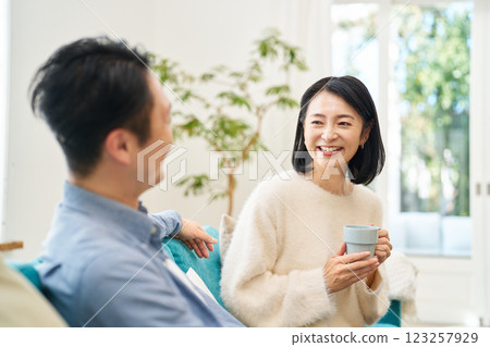 A couple relaxing on the sofa 123257929
