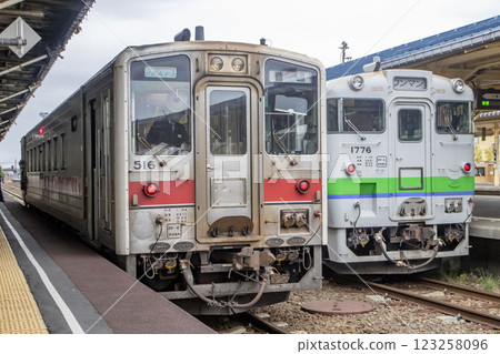 JR釧路站的Kiha54、Kiha40 JR釧路站的Kiha54、Kiha40 123258096