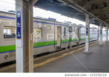 Kiha 40 at JR Kitami Station Kiha 40 at JR Kitami Station 123258119