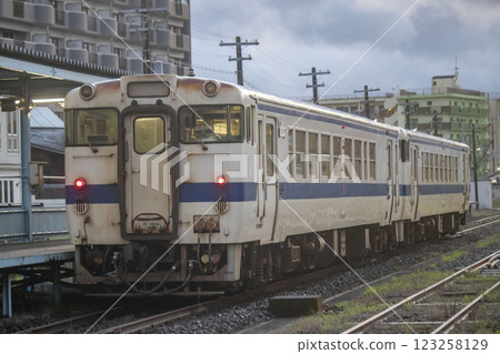 Kiha 40 at Shibushi Station on the JR Nichinan Line 123258129
