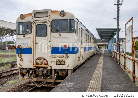 Kiha 40 at Shibushi Station on the JR Nichinan Line 123258135