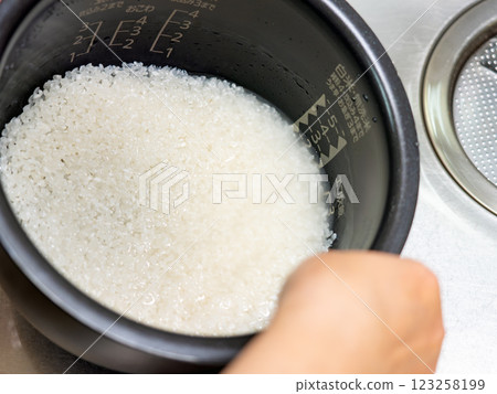 如何洗米 123258199