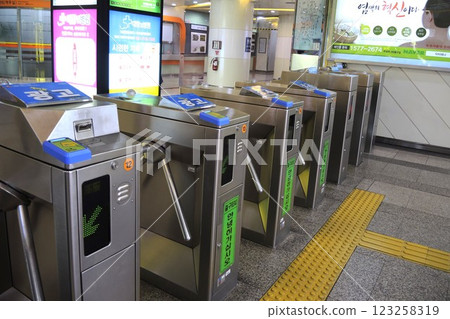 [Korea] Busan subway ticket gate 123258319