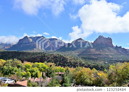 The reddish-brown rocky mountain towering in the background of the power spot of Sedona The reddish-brown rocky mountain towering in the background of the power spot of Sedona 123258484