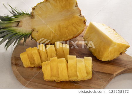 Cut pineapple 123258572
