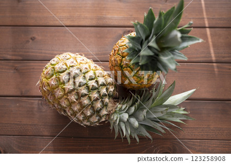 新鮮的菠蘿 新鮮的菠蘿 123258908