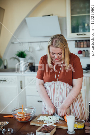 Woman housewife preparing delicious food in the kitchen Woman housewife preparing delicious food in the kitchen 123259605