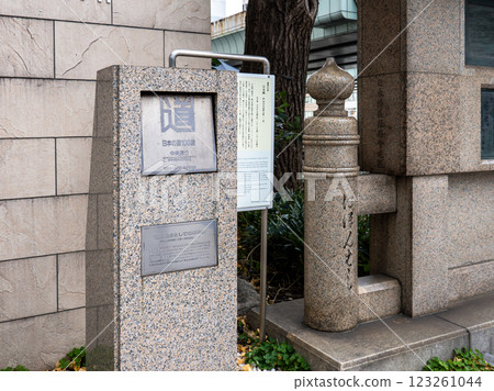 Monument commemorating the 100 best roads in Japan Chuo-ku, Tokyo [Chuo-dori] 123261044
