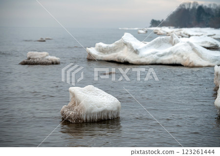 Seascape depicting landscape of Baltic sea and beach with ice and snow formations 123261444