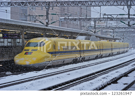 Tokaido Shinkansen Odawara JR West 923 type 3000 series T5 formation (Hakata) Doctor Yellow Tokaido Shinkansen Odawara JR West 923 type 3000 series T5 formation (Hakata) Doctor Yellow 123261947