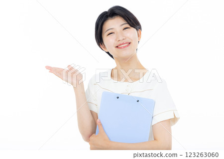 Female nurse to guide 123263060