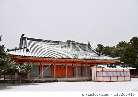 Heian Shrine grounds and snow scenery Heian Shrine grounds and snow scenery 123263416