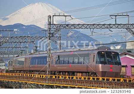 小田急小田原線 新鬆田澀澤 小田急30000系列 箱根相模EXE 小田急小田原線 新鬆田澀澤 小田急30000系列 箱根相模EXE 123263540