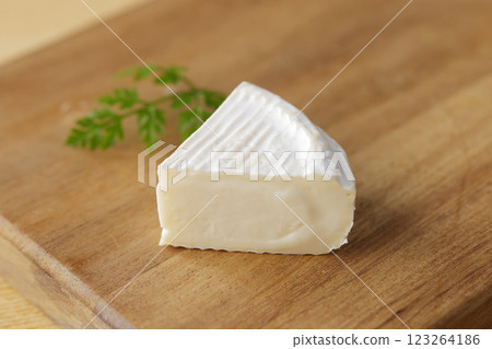 卡門培爾奶酪 123264186