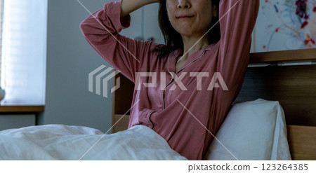 身體狀況不佳 老年婦女 123264385