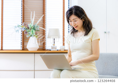 A woman using a computer 123264408
