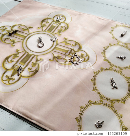 Charm Casting and Reading Mat 123265109