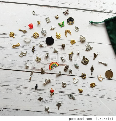 Charm Casting 123265151