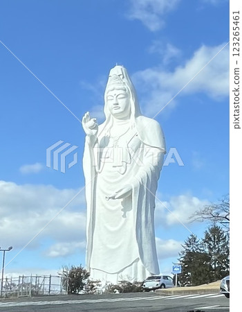 Kannon with blue sky in the background 123265461